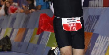 Szczęśliwy Rafał Ławski na mecie triathlonu w Zurichu