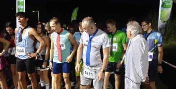 Krawaty na szyje i biegiem do mety! Kolejny piątkowy bieg zakończony [WIDEO]