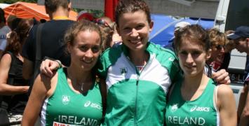 Sarah McCormack (pierwsza z prawej) jest liderka irlandzkiej drużyny seniorek