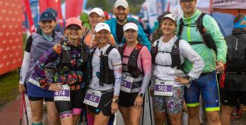 Jaki deszcz? Ledwie deszczyk. Wystartowali w Biegu 7 Dolin 61 kilometrów