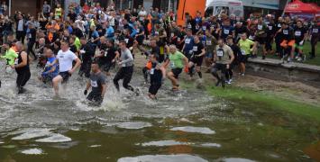 Bieg Katorżnika - katuje, upadla i miesza z błotem