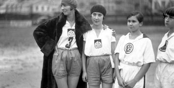 Halina Konopacka (pierwsza od lewej) / Fot. NAC