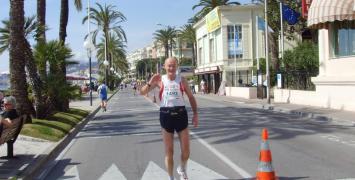 Leszek Walczak - jeden z biegaczy-organizatorów Koleżeńskiego Maratonu w Lesznie