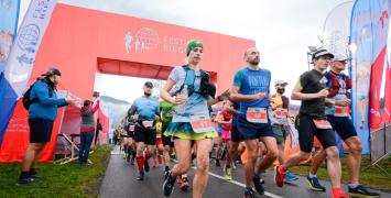 Zawodnicy już na trasie. Wystartował Koral Maraton 