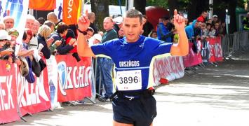Németh Csaba na mecie ubiegłorocznego Biegu 7 Dolin