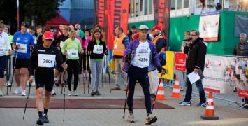 Uczestnicy Mistrzostw Polski Nordic Walking w Krynicy