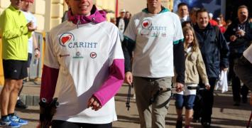 Justyna Kowalczyk na marszu nordic walking "Przegonić zawał"