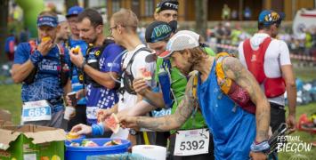 Co na posiłek w punktach serwisowych 12. Festiwalu Biegowego w Piwnicznej-Zdroju? Zdecydujcie sami
