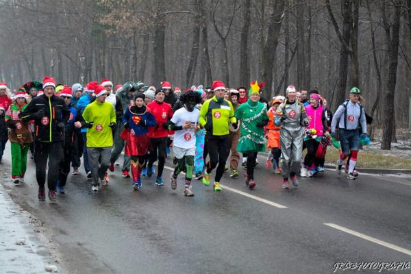 "Nie biegaj za prezentami - pobiegaj z nami" w Dębicy (18.12.2016)