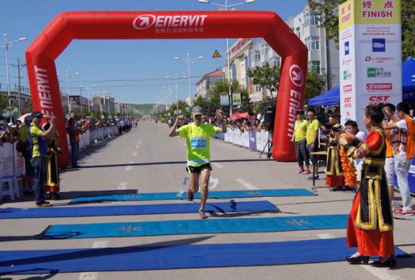 Andrzej Lachowski wygrywa Grassland Marathon w Chinach (4.7.2015) Andrzej Lachowski wygrywa Grassland Marathon w Chinach (4.7.2015)