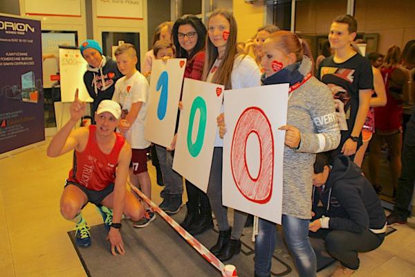 (Z) Piechotą po schodach dla WOŚP w Łodzi (14.1.2018) (Z) Piechotą po schodach dla WOŚP w Łodzi (14.1.2018)