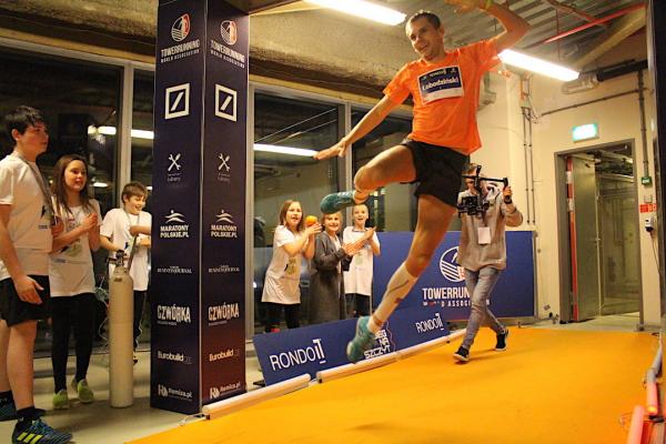 8. Bieg na Szczyt Rondo 1 w Warszawie (25.2.2018)