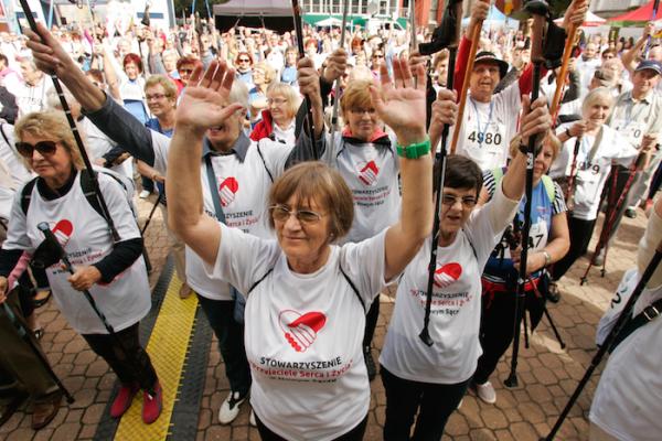 3. Ogólnopolski marsz Nordic Walking "Przegoń zawał" w Krynicy (12.9.2015)