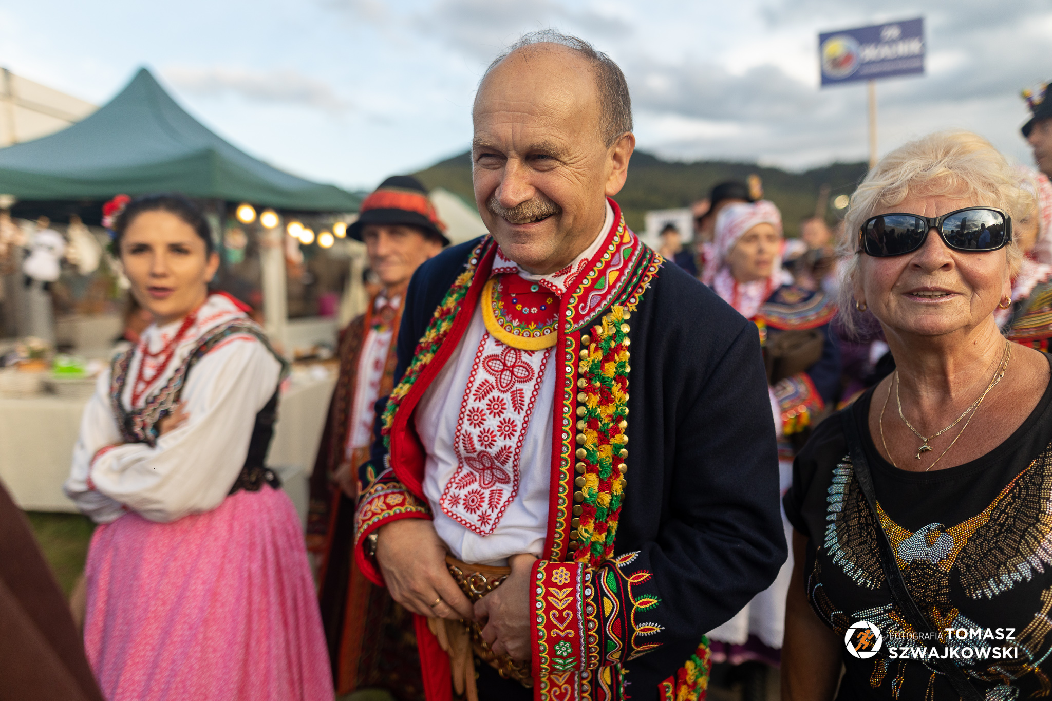 W korowodzie zespołów folkowych szedł również Zygmunt Berdychowski, pomysło